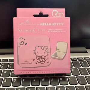 LED Hello Kitty compact mirror! 🪞